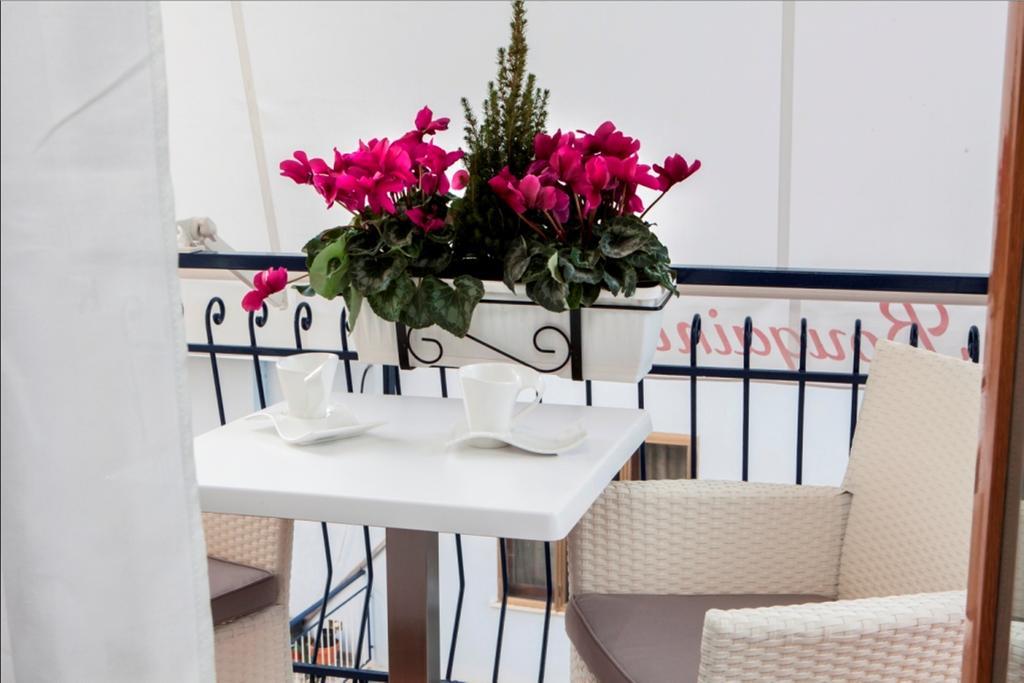 Bougainvillea Relais Соренто Стая снимка