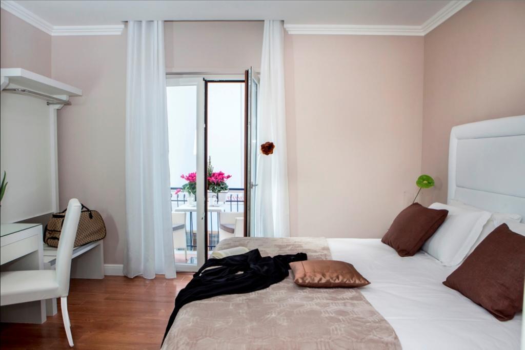Bougainvillea Relais Соренто Стая снимка